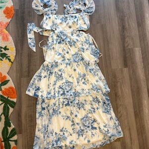 Elegant Floral Maxi Dress in Blue and White